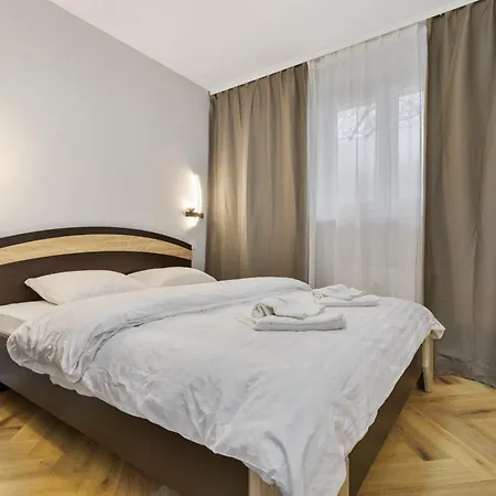 Apartment Retro Luxury 1br Bratislava